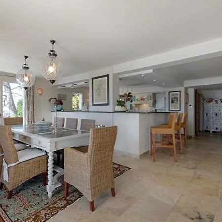 Sleeps 10 Pool Air Con Wifi