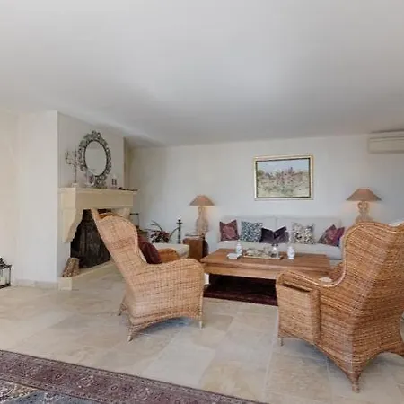Sleeps 10 Pool Air Con Wifi
